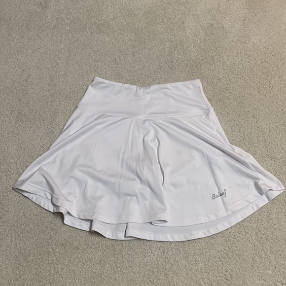White tennis skirt - Picture 2 of 4